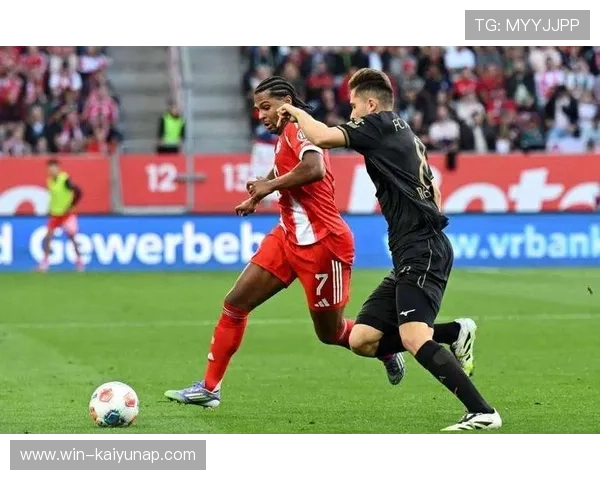 凯恩禁区背身做球助攻，让比赛更加顺畅